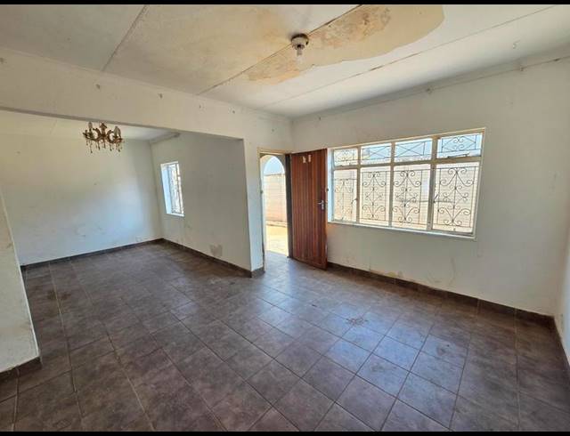 2 BEDROOM HOUSE FOR SALE IN LAUDIUM